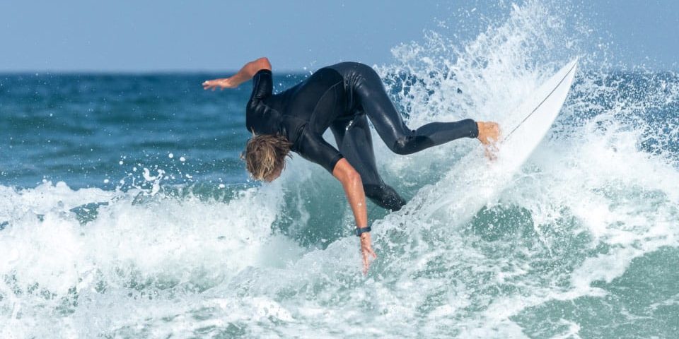 Surfer à Lacanau Plage